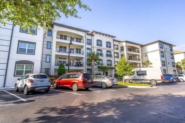 Daire (4012 Vista Cay)