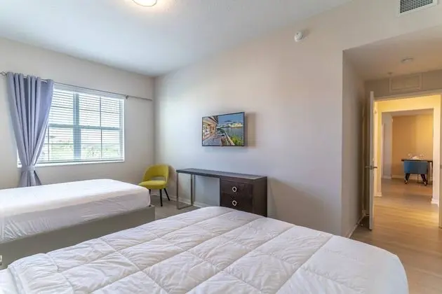 Daire (4012 Vista Cay)