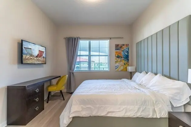 Daire (4012 Vista Cay)