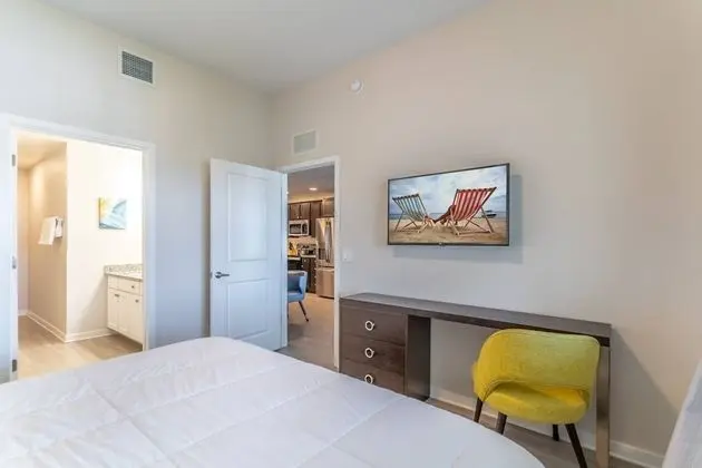 Daire (4012 Vista Cay)