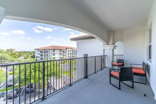 Daire (4012 Vista Cay)