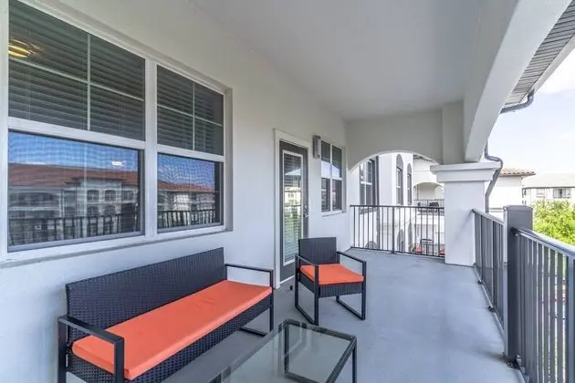 Daire (4012 Vista Cay)