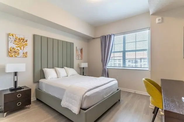 Daire (4012 Vista Cay)