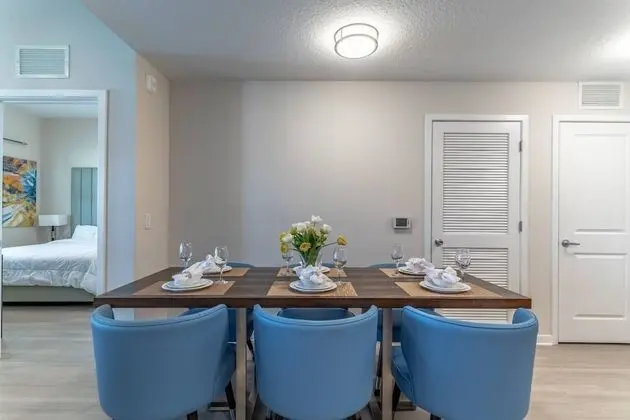 Daire (4012 Vista Cay)