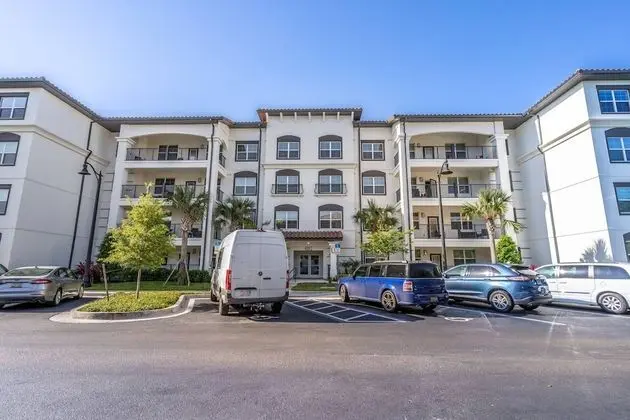 Daire (4012 Vista Cay)