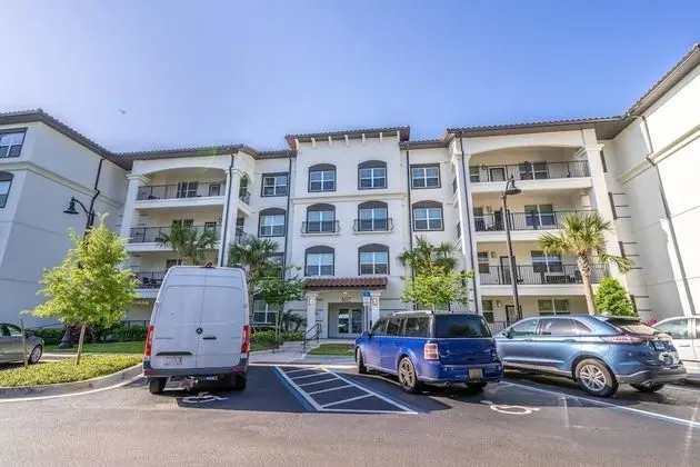 Daire (4012 Vista Cay)