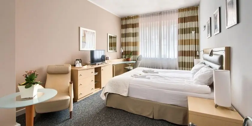 Business Üç Kişilik Oda (with shared bathroom)