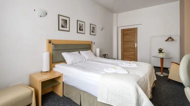 Business Üç Kişilik Oda (with shared bathroom)