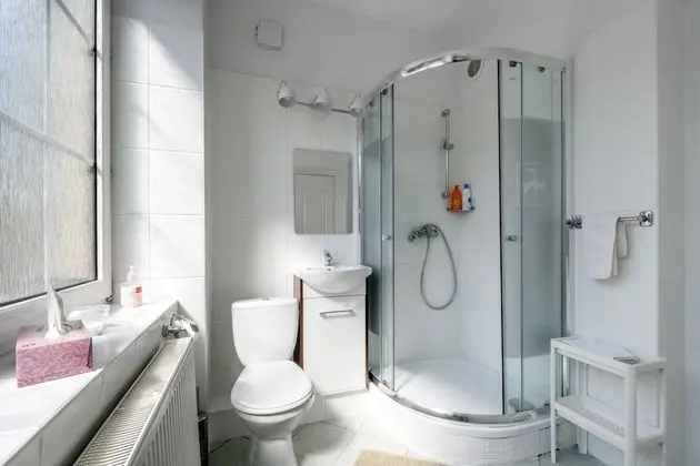 Business Üç Kişilik Oda (with shared bathroom)