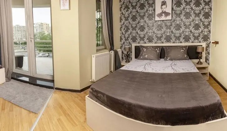 Üç Kişilik Oda, Balkon