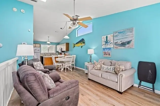Ev (4109 A Safari St)