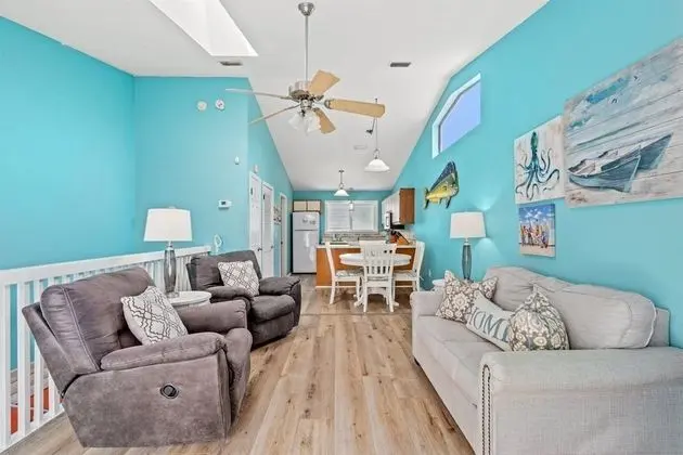 Ev (4109 A Safari St)