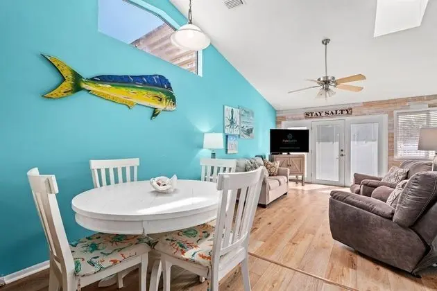 Ev (4109 A Safari St)