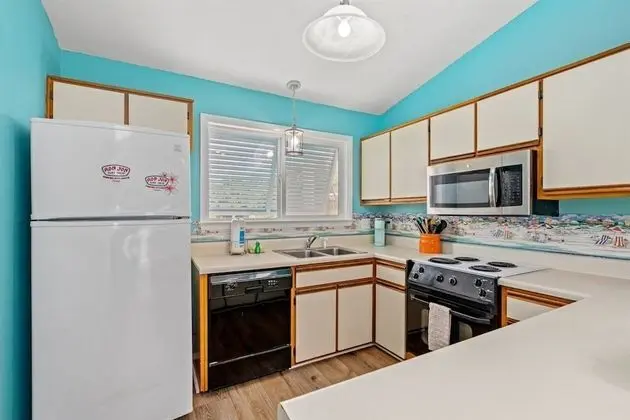 Ev (4109 A Safari St)
