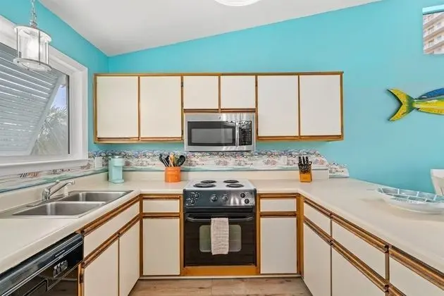 Ev (4109 A Safari St)