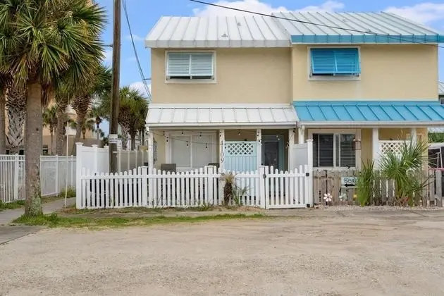 Ev (4109 A Safari St)