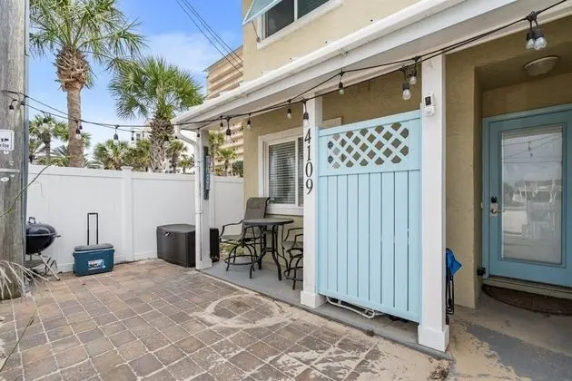 Ev (4109 A Safari St)