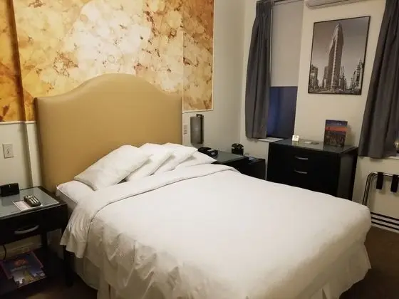 Çift ​​kişilik Classic Queen Bed