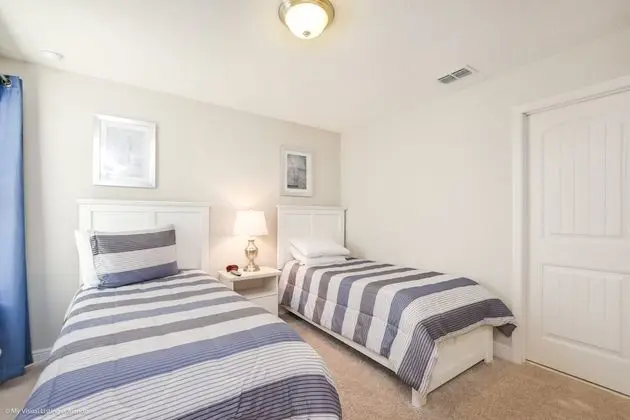 Villa (42010V Luxury 6 Bedroom 4.Bath  Home )