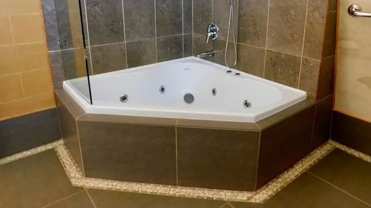 Romantic Stüdyo, Jakuzi, Plaj Kenarı
