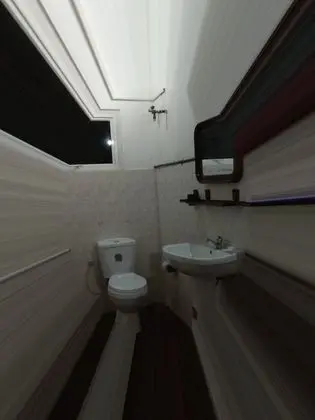 Tek Büyük Yataklı Oda, Ortak Banyo