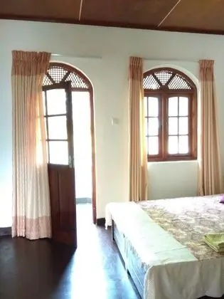 Tek Büyük Yataklı Oda, Ortak Banyo