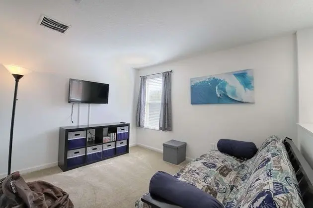 Ev (430 Aviana)