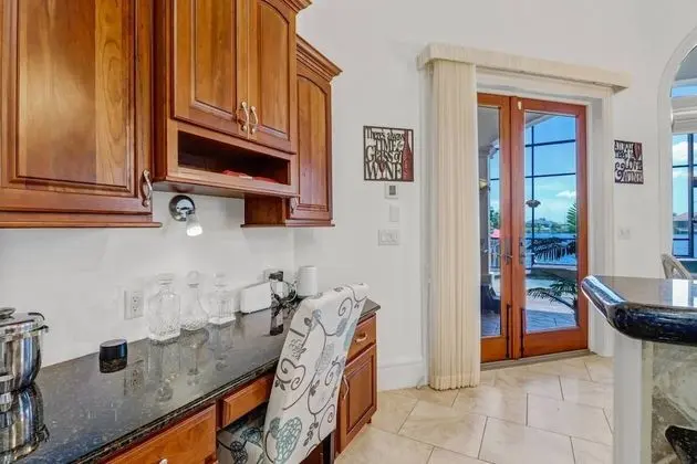 Ev (4604 NW 33rd Ter)