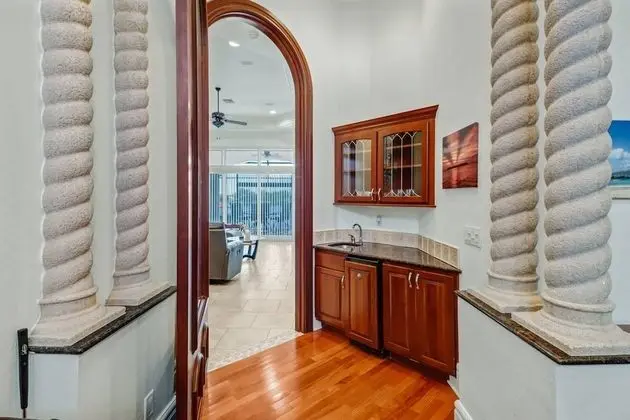 Ev (4604 NW 33rd Ter)