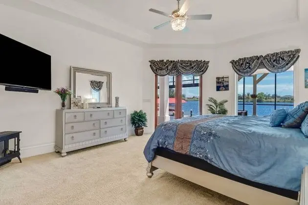 Ev (4604 NW 33rd Ter)