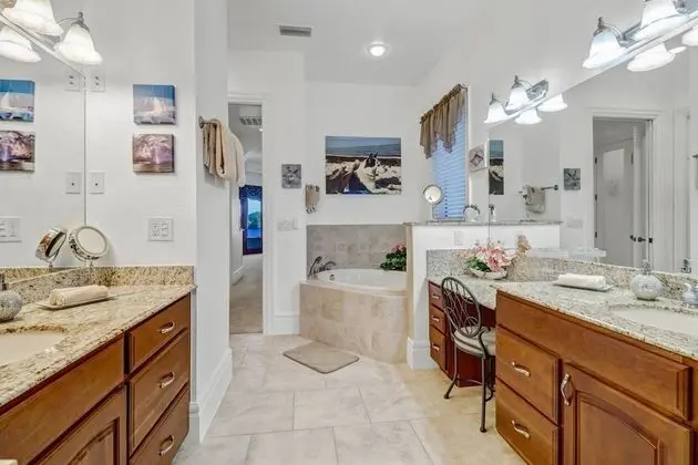 Ev (4604 NW 33rd Ter)