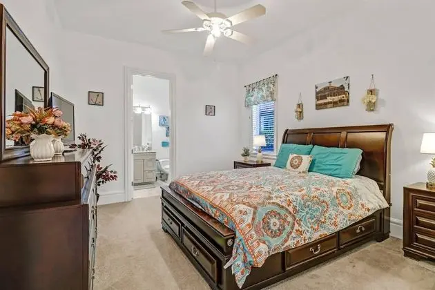 Ev (4604 NW 33rd Ter)