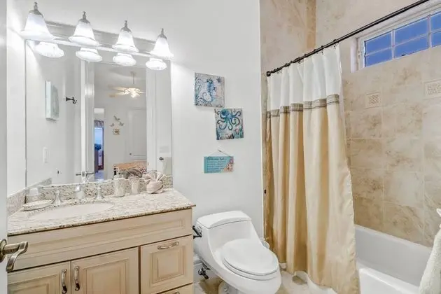Ev (4604 NW 33rd Ter)