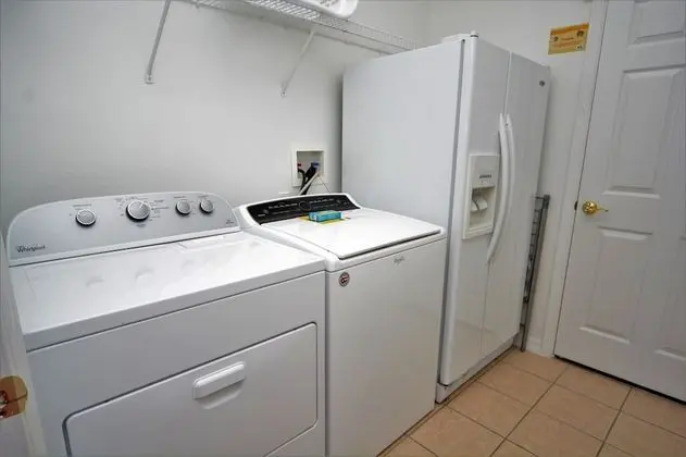 Ev (4648 5- Bdrm's*Lake View*S Facing Poo)