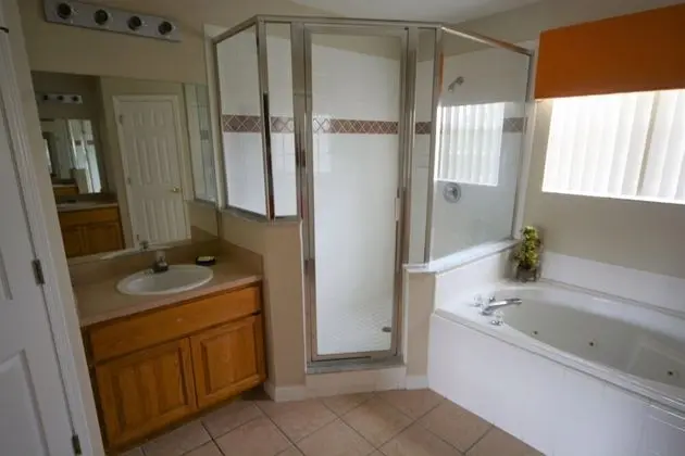 Ev (4648 5- Bdrm's*Lake View*S Facing Poo)