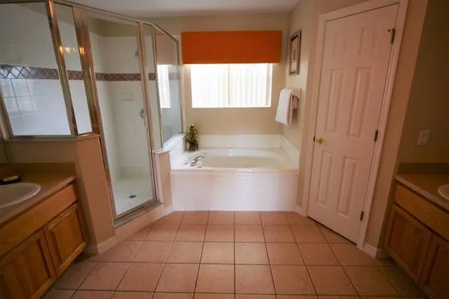 Ev (4648 5- Bdrm's*Lake View*S Facing Poo)