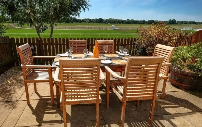 Ev (47 Wetherby Way)
