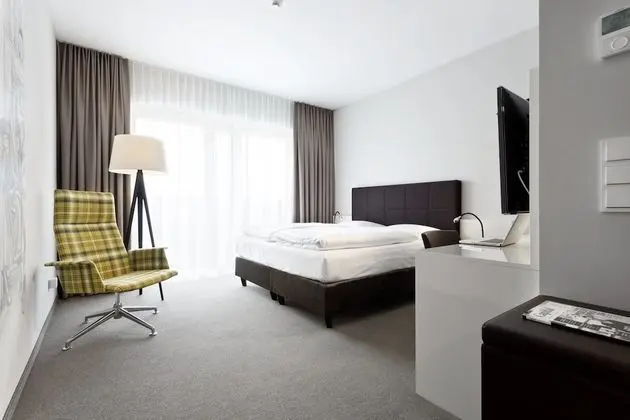 Comfort Tek Büyük Yataklı Oda, Kısmi Göl Manzaralı