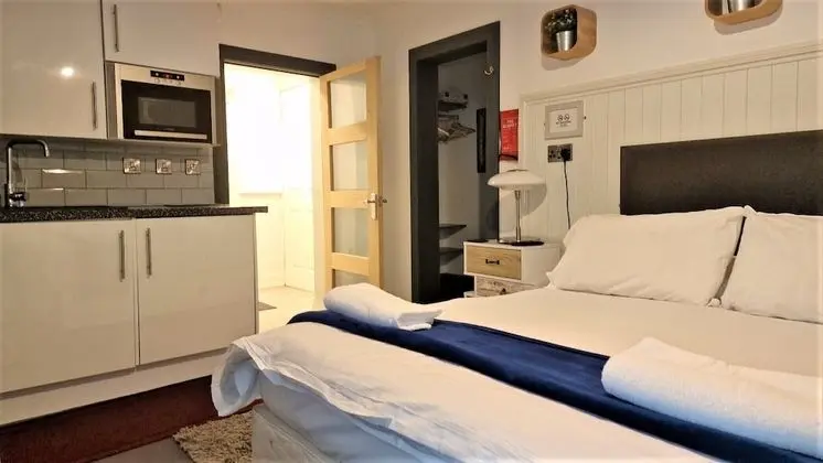 Tek Büyük Yataklı Oda
