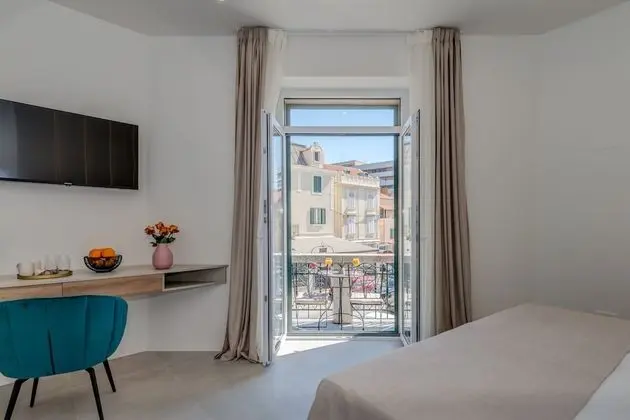 Comfort Tek Büyük veya İki Ayrı Yataklı Oda