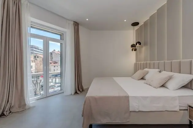 Comfort Tek Büyük veya İki Ayrı Yataklı Oda