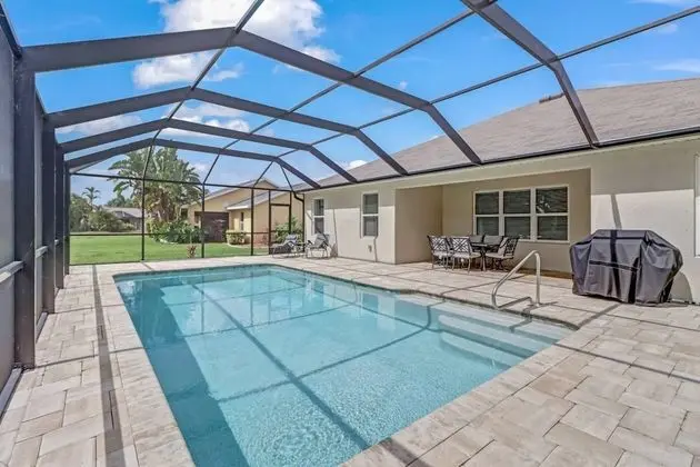 Ev (4831 SW 18th Ave)