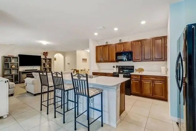 Ev (4831 SW 18th Ave)