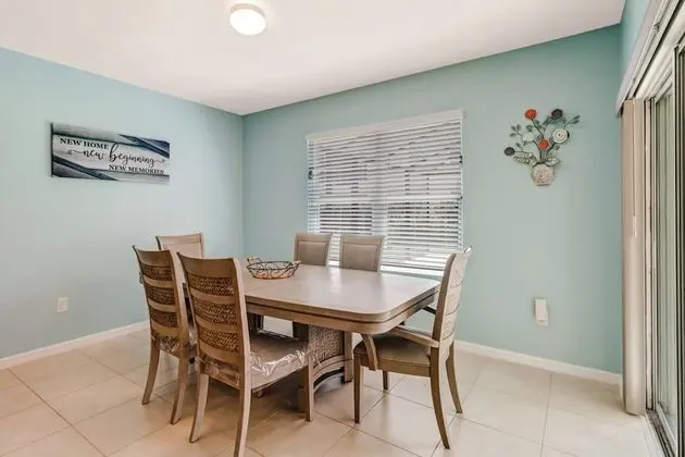 Ev (4831 SW 18th Ave)