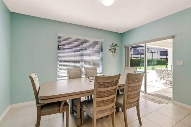 Ev (4831 SW 18th Ave)
