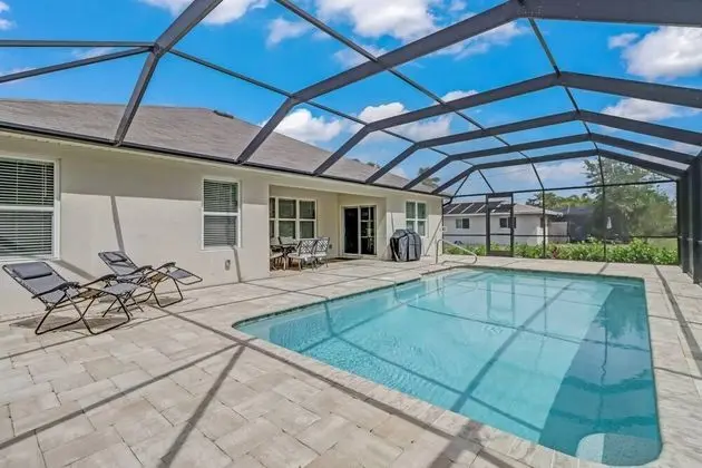 Ev (4831 SW 18th Ave)