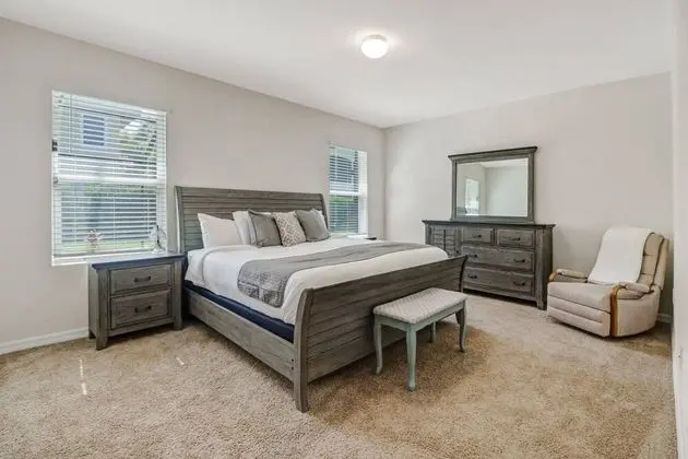 Ev (4831 SW 18th Ave)