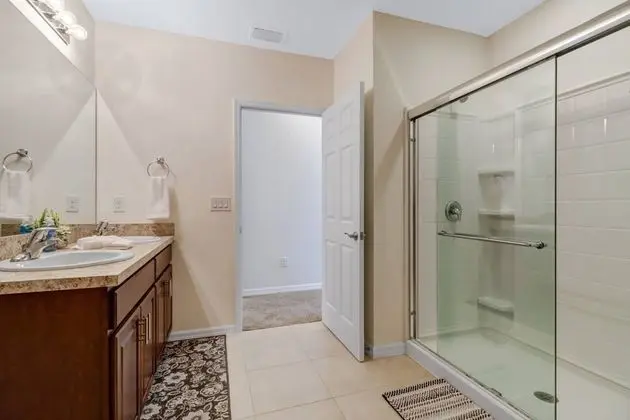 Ev (4831 SW 18th Ave)
