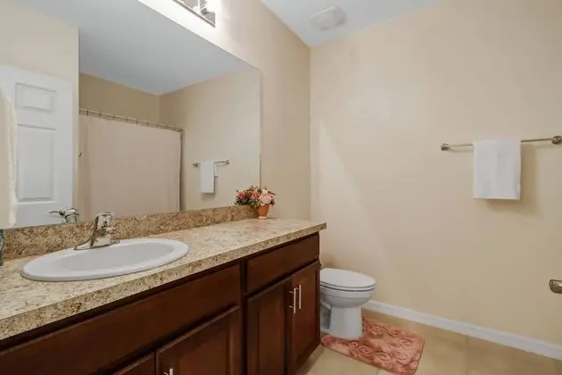 Ev (4831 SW 18th Ave)