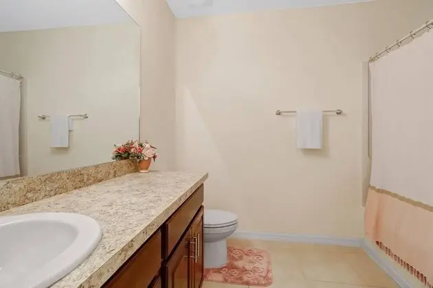 Ev (4831 SW 18th Ave)